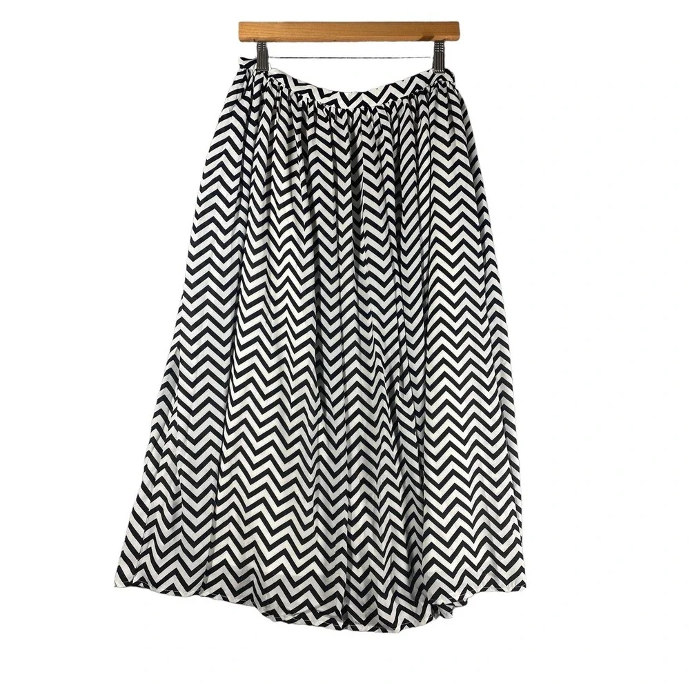 Rhyme Los Angeles Womens Black and‎ White Chevron Skirt Size Medium